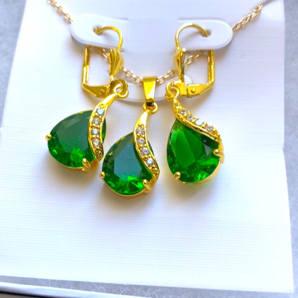 Gold/Emerald Green Pendant Set - Picture 9 of 9